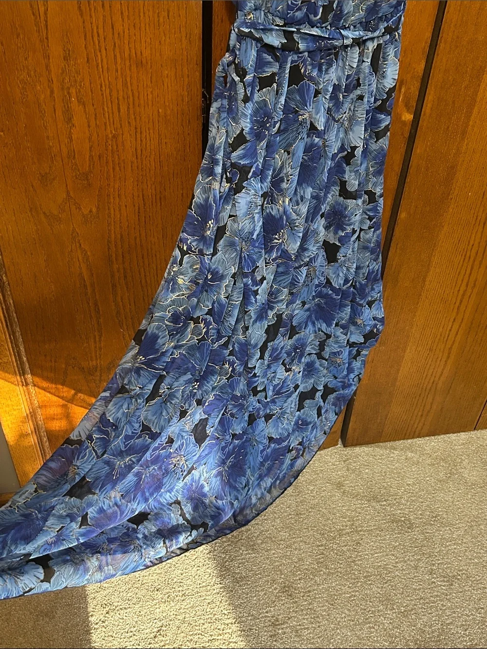 Beautiful blue Floral Flowy  Sleeveless Maxi Dress with Belt size 6